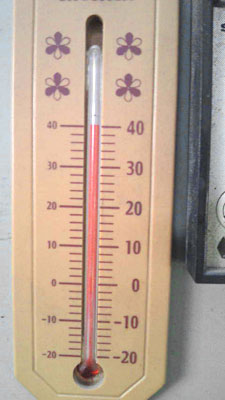 温度計は軽く４０℃を振り切った状態