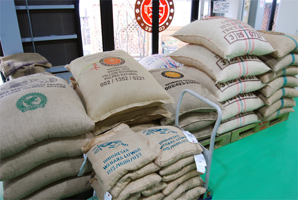 コーヒー生豆の発注と納入
