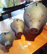 三匹のブタちゃん貯金箱