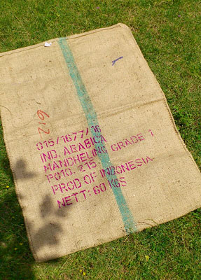 コーヒー豆の麻袋はお店でも販売中