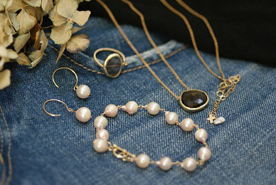 「U（ユー）」工房の手作りアクセサリー展