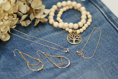 「U（ユー）」工房の手作りアクセサリー展