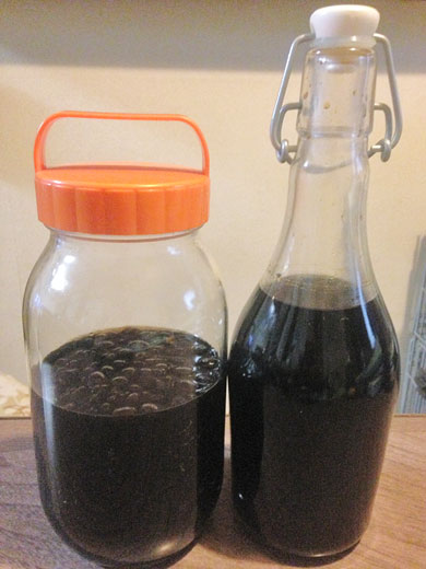 7年前に漬けたビンテージコーヒー酒と砂糖多目で漬け込んだカルーアのようなコーヒー酒