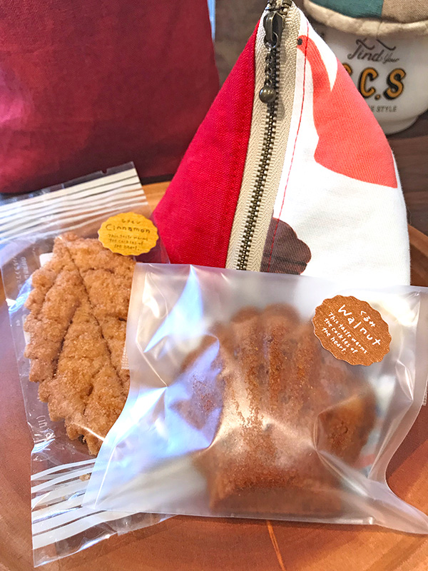 新作のテトラポーチと焼菓子工房のお菓子のセット