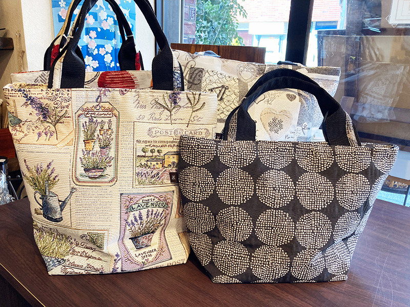 ジャガード生地のバッグ