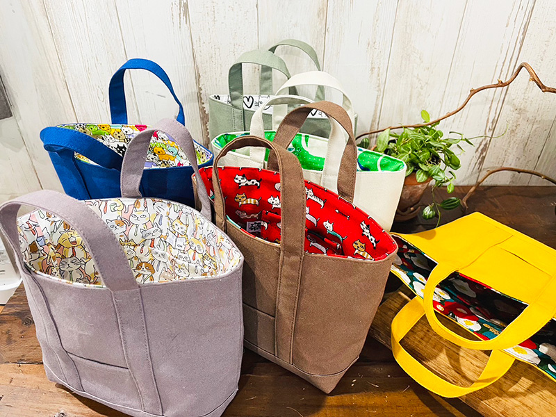 楽布アオトソラさんの【トート型小物入れ】