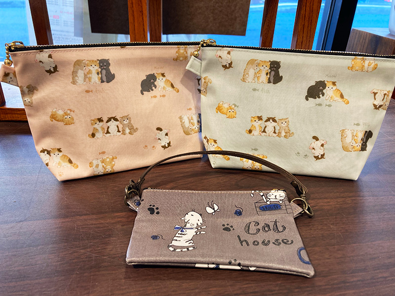 可愛い猫ちゃん生地ポーチ