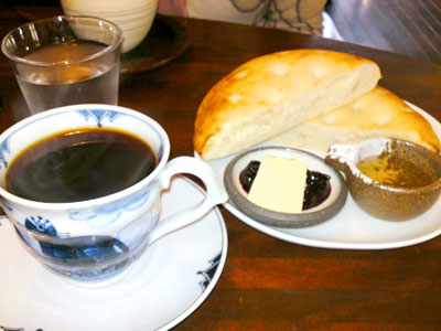 トラジャと新メニューのフォカッチャ