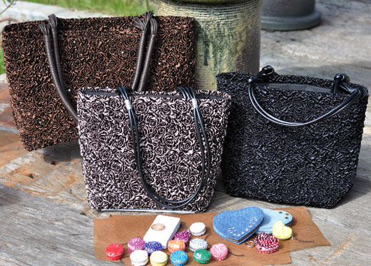 薔薇のエンボスバッグ