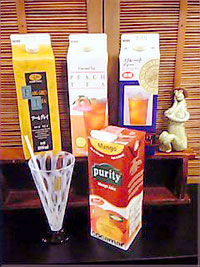 〈無糖 紅茶〉〈マンゴー ネクター〉