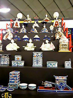 東京ドーム『テーブルウェア フェスティバル』にて『世界最大 磁器製座りびな7段飾り』