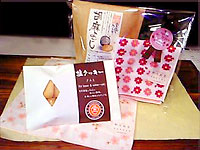 ホワイトデーにおすすめ『女性に大人気の和たおるハンカチ』『南蛮屋オリジナルクッキー』