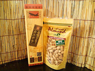 コーヒーカステラ、殻付きアーモンド