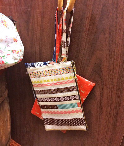 ハンドル付きポーチ