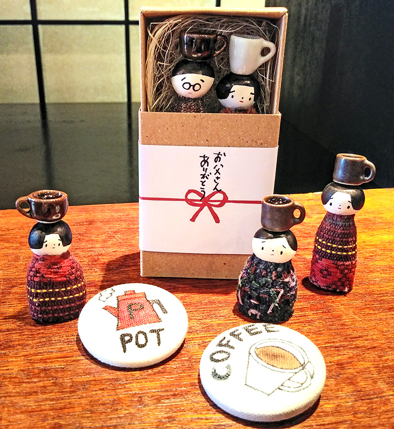 コーヒーモチーフのまるなのこけし