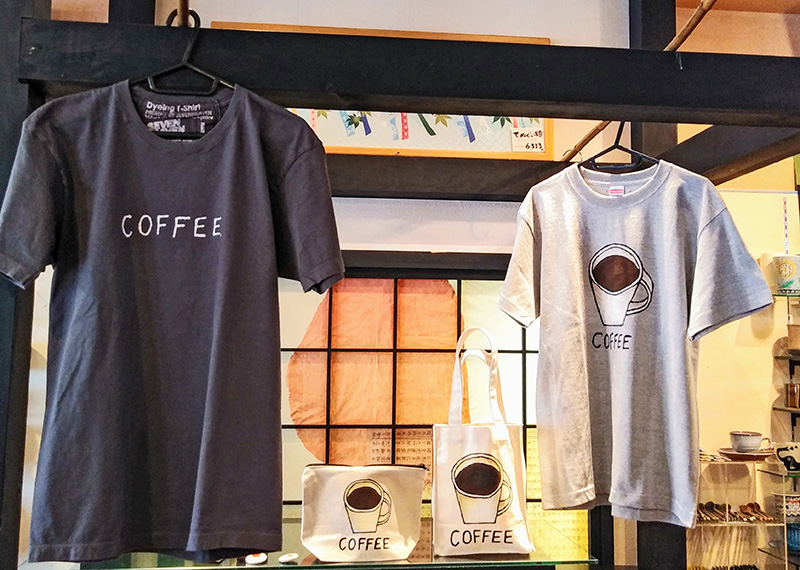 ノグチナミさんのコーヒーTシャツとバッグ