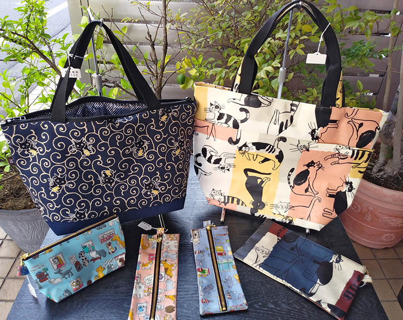 犬柄・猫柄のビニールコーティングバッグ