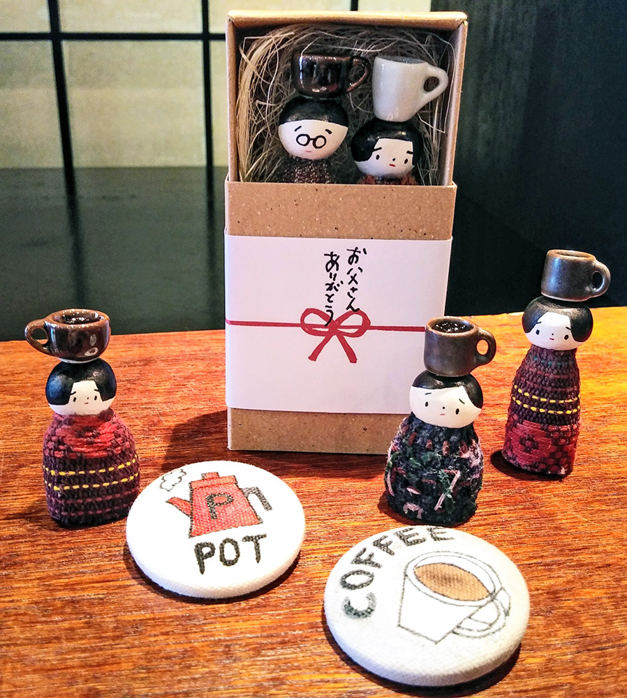 紙粘土でできた可愛いこけし