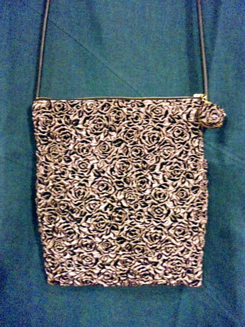 いづみ工房 エンボスポーチ