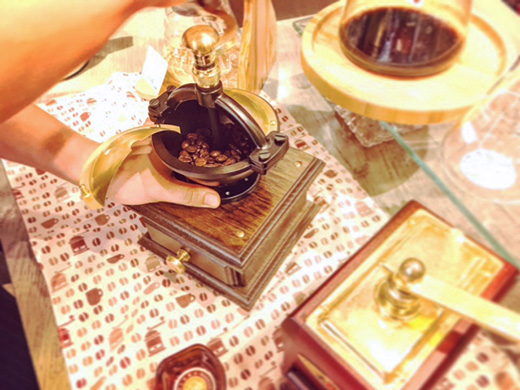 コーヒーミル体験コーナー