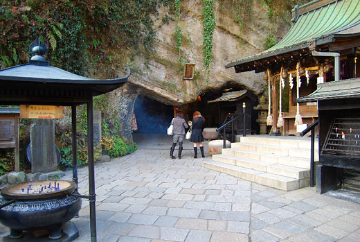 鎌倉の銭洗い弁天