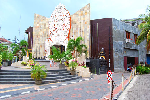 バリの繁華街で起きた『ディスコ爆弾テロ事件』跡地