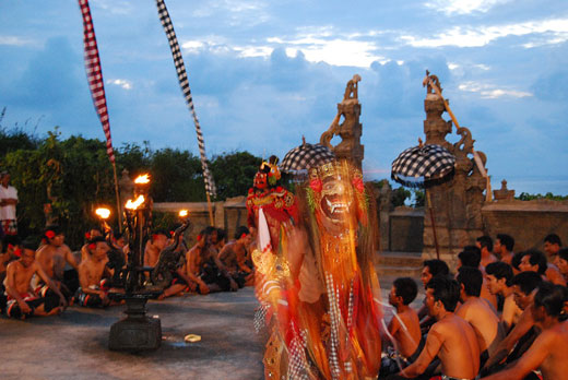 バリ島名物「ケチャ・ダンス」