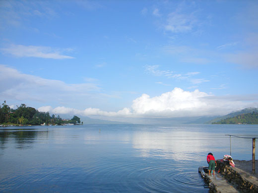 世界最大のカルデラ湖『トバ湖』