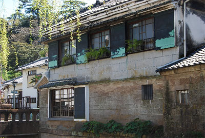 下田郊外の商社倉庫