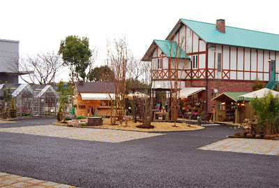 南蛮屋ガーデン　駐車場奥から見た外売り場（ガーデン倶楽部）