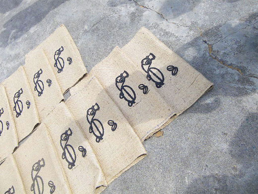 オリジナルのロゴマーク入りの麻袋