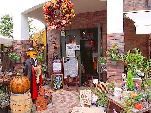 玄関の等身大オバケ