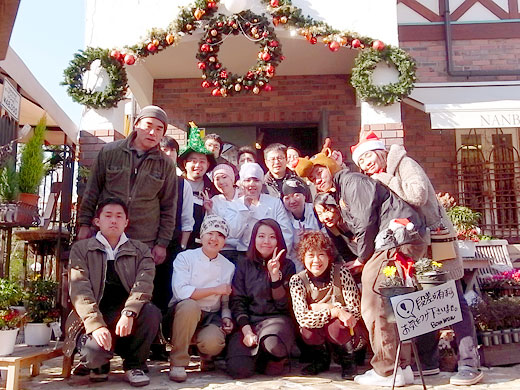 スタッフ全員集合写真