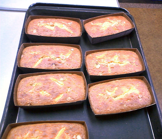 新作「トロピカルフルーツとナッツのパウンド」