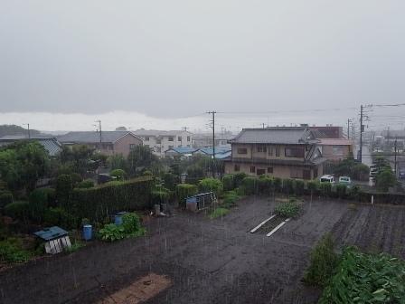 大粒の豪雨