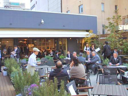 「横浜博覧館」庭園カフェ