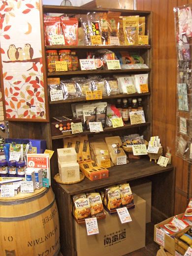 急遽作った陳列棚