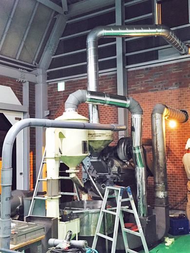 南蛮屋新焙煎工場に焙煎機を設置