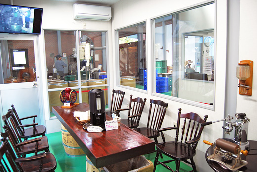 コーヒー豆焙煎見学室