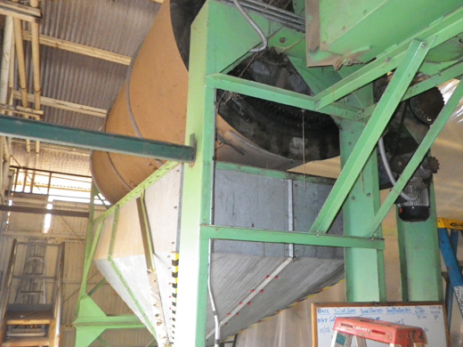 コーヒー生豆を乾燥させるドラム乾燥機