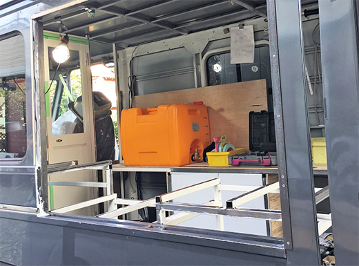 南蛮屋カフェカー製作中