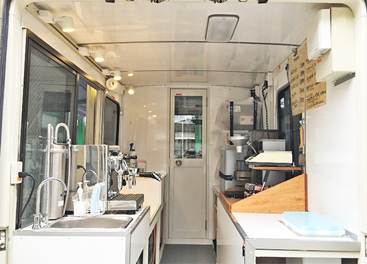 南蛮屋カフェカー内部